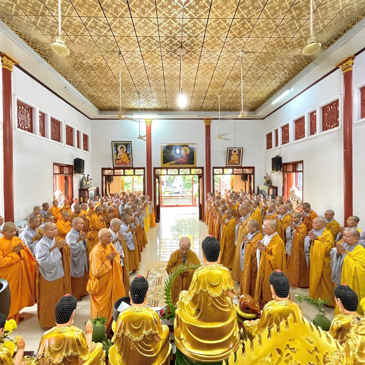 Chư Ni tỉnh Gia Lai tác pháp Tự tứ mãn hạ tại chùa Tâm Ấn